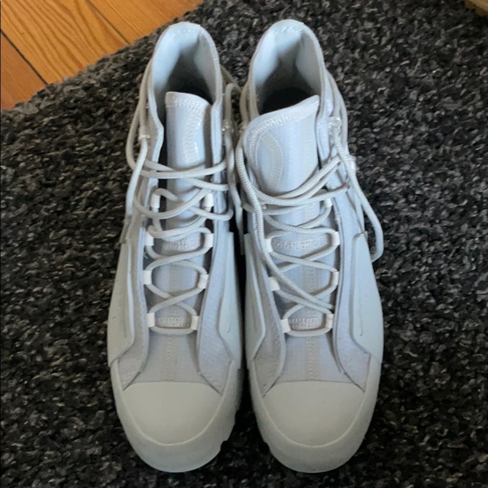 NEVER WORN converse